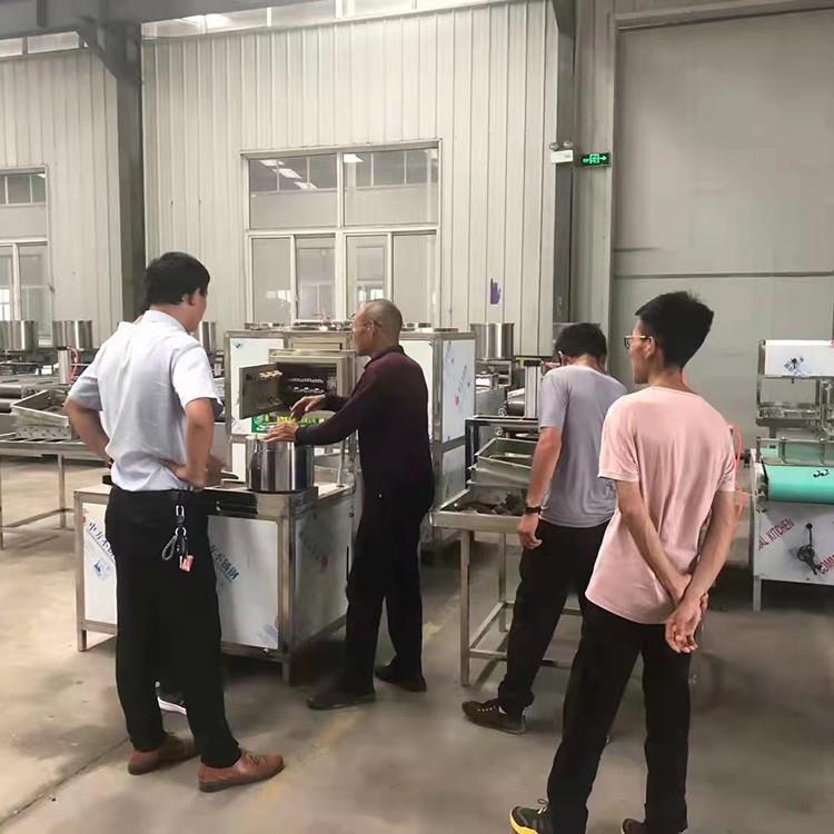 黑龙江客户考察干豆腐机